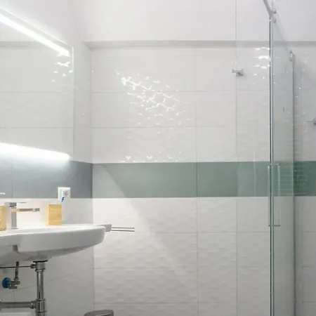 Il Tipo In The Heart Of Apartment *